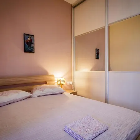 Sunny Sofi Apartment