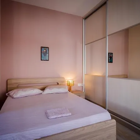 Sunny Sofi Apartment