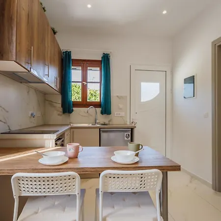 Sunny Sofi Apartment