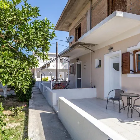 Sunny Sofi Apartment *